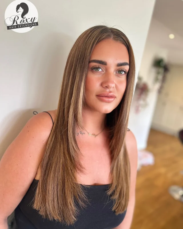 My beautiful client @hannah_may_hillman wearing a full head of our tiny copper tubes 💋

#roxyhairextensions #hairextensions #essex #essexhair #essexhairextensions #hair #glamour #beauty #longhair #coppertubehairextensions #sticktiphairextensions #tinysticktips