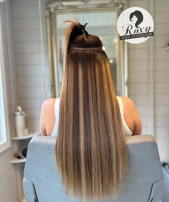 Our new tiny wefts in #BrownSugar on its 2nd fitting 😍

#roxyhairextensions #hairextensions #essexhair #essex #weave #sewinweave #weft #ombré #balayage #tinyweft #longhair #22inchhairextensions