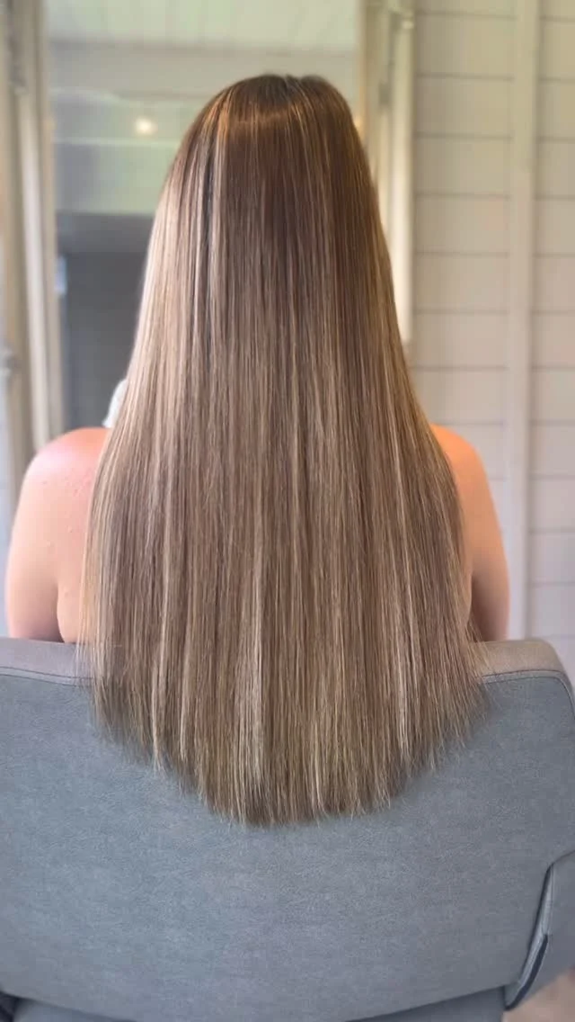 A full head of tiny stick tips in #4/8/18 & #Bonniebronde 💋
Our luxury line of hair extensions is all cuticle correct and double drawn - thick to the ends. 
DM us for trade accounts and/or fittings 🫶🏽

#roxyhairextensions #hairextensions #essex #essexhair #essexhairextensions #trade #remyhair #doubledrawn #sticktips #microrings #coppertubes